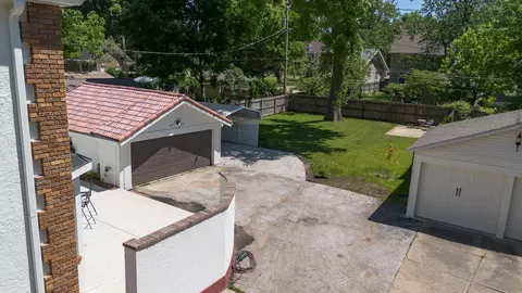 Exterior - 924 S Pickwick Ave, Springfield, MO 65804 photo 10 of 10