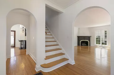 Entry Way - 924 S Pickwick Ave, Springfield, MO 65804 photo 4 of 8