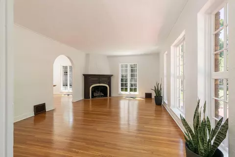 Living - 924 S Pickwick Ave, Springfield, MO 65804 photo 1 of 3