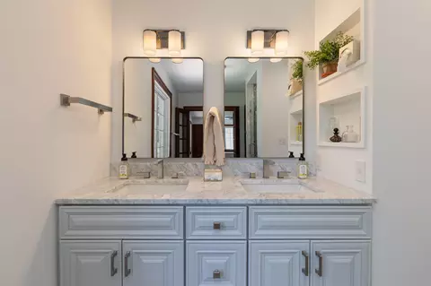 Bath - 924 S Pickwick Ave, Springfield, MO 65804 photo 4 of 6