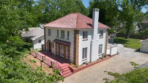 Exterior - 924 S Pickwick Ave, Springfield, MO 65804 photo 9 of 10