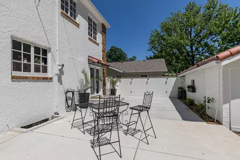 Exterior - 924 S Pickwick Ave, Springfield, MO 65804 photo 3 of 10