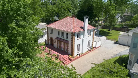 Exterior - 924 S Pickwick Ave, Springfield, MO 65804 photo 8 of 10