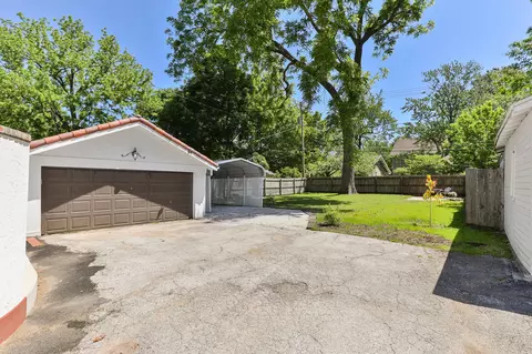 Exterior - 924 S Pickwick Ave, Springfield, MO 65804 photo 5 of 10