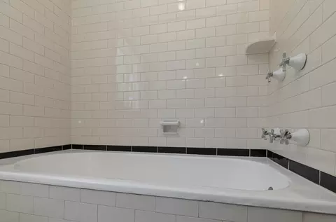 Bath - 924 S Pickwick Ave, Springfield, MO 65804 photo 6 of 6
