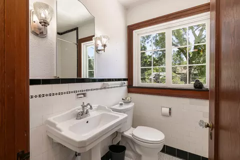 Bath - 924 S Pickwick Ave, Springfield, MO 65804 photo 5 of 6