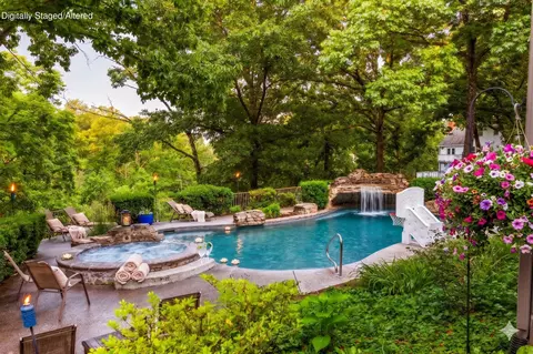420 Sunny Brook Dr, Branson, MO 65616
