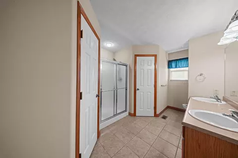 Bath - 2323 E Logan St, Republic, MO 65738 photo 1 of 2
