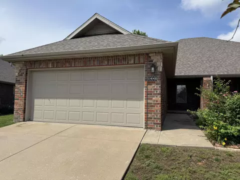 1446 W Sackett St, Springfield, MO 65807