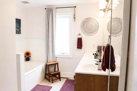 Bath - 2343 W Dearborn St, Springfield, MO 65807 photo 3 of 6