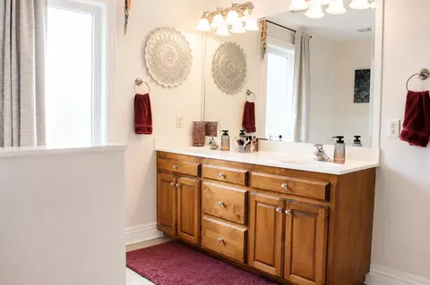 Bath - 2343 W Dearborn St, Springfield, MO 65807 photo 2 of 6