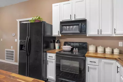 Kitchen - 323 Lace, Conway, MO 65632 photo 3 of 5