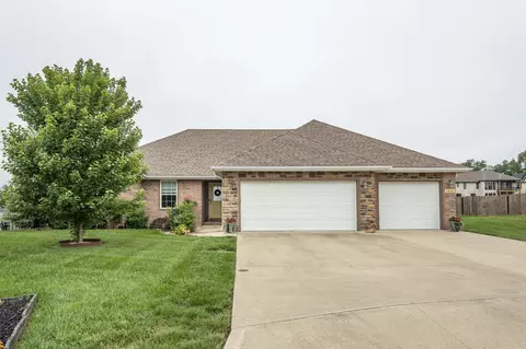 5608 E Gatehouse Dr, Strafford, MO 65757