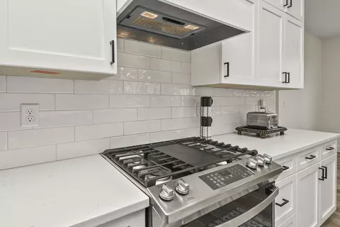 Kitchen - 6038 S Maryland Ave, Springfield, MO 65810 photo 9 of 13