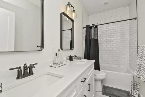 Bath - 6038 S Maryland Ave, Springfield, MO 65810 photo 7 of 8