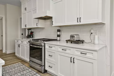 Kitchen - 6038 S Maryland Ave, Springfield, MO 65810 photo 8 of 13