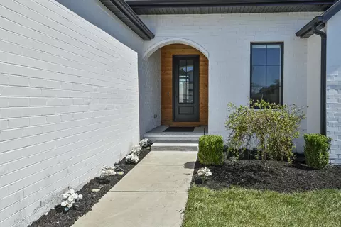 Exterior - 6038 S Maryland Ave, Springfield, MO 65810 photo 2 of 8