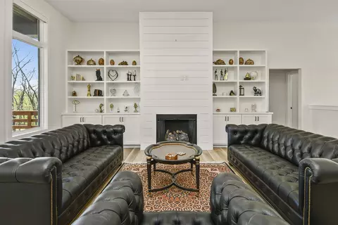 Living - 6038 S Maryland Ave, Springfield, MO 65810 photo 4 of 5