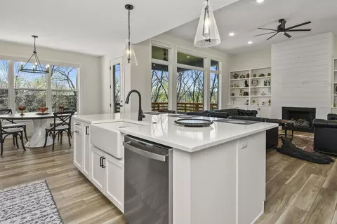 Kitchen - 6038 S Maryland Ave, Springfield, MO 65810 photo 4 of 13
