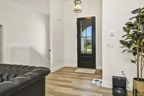 Entry Way - 6038 S Maryland Ave, Springfield, MO 65810 photo 1 of 5