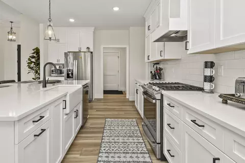 Kitchen - 6038 S Maryland Ave, Springfield, MO 65810 photo 5 of 13