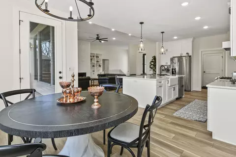 Dining - 6038 S Maryland Ave, Springfield, MO 65810 photo 2 of 2