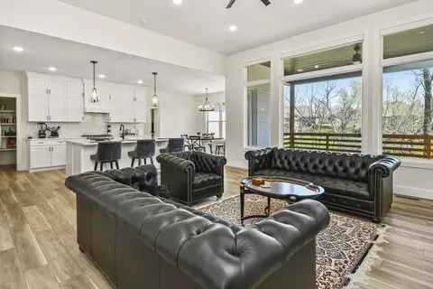 Living - 6038 S Maryland Ave, Springfield, MO 65810 photo 1 of 5