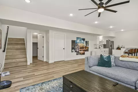 Entry Way - 6038 S Maryland Ave, Springfield, MO 65810 photo 4 of 5
