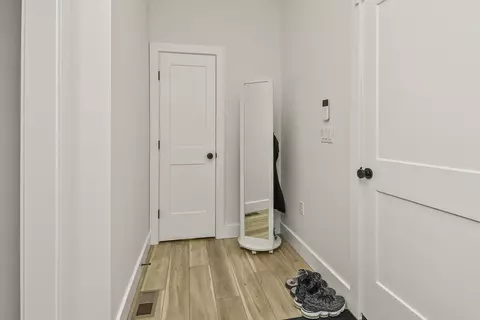 Entry Way - 6038 S Maryland Ave, Springfield, MO 65810 photo 2 of 5