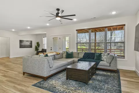 Living - 6038 S Maryland Ave, Springfield, MO 65810 photo 5 of 5