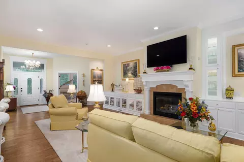 Living - 6071 S Overlook Trl, Springfield, MO 65810 photo 4 of 5