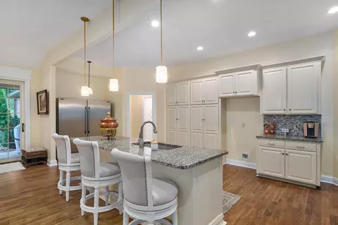 Kitchen - 6071 S Overlook Trl, Springfield, MO 65810 photo 2 of 7