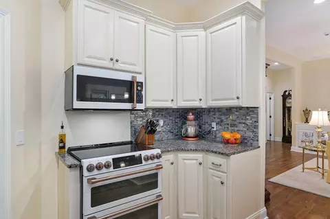 Kitchen - 6071 S Overlook Trl, Springfield, MO 65810 photo 6 of 7