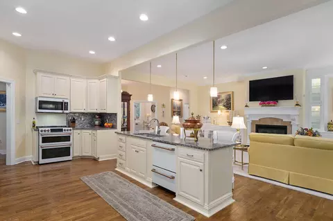 Kitchen - 6071 S Overlook Trl, Springfield, MO 65810 photo 5 of 7