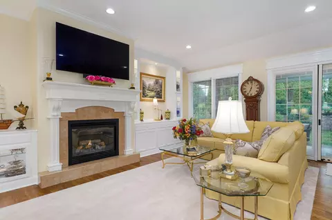 Living - 6071 S Overlook Trl, Springfield, MO 65810 photo 3 of 5