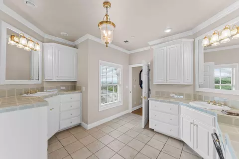 Bath - 121 Lenhart Ln, Branson, MO 65616 photo 6 of 10
