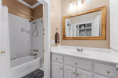 Bath - 121 Lenhart Ln, Branson, MO 65616 photo 1 of 10