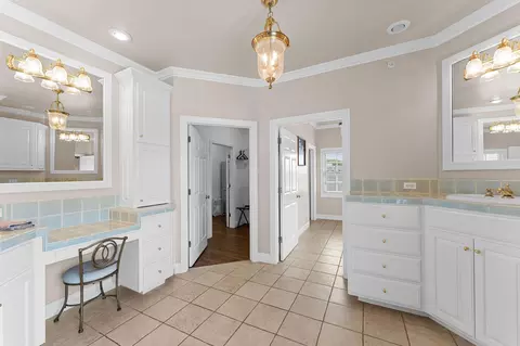 Bath - 121 Lenhart Ln, Branson, MO 65616 photo 4 of 10