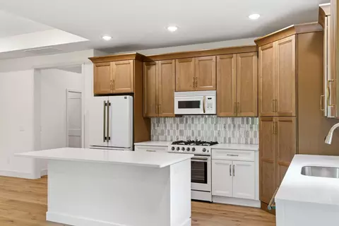 Kitchen - 3714 W Rosebrier Ct, Springfield, MO 65807 photo 1 of 4