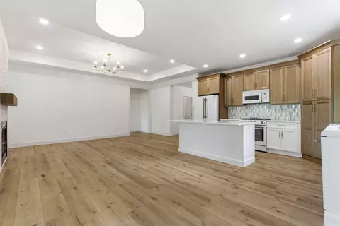 Living - 3714 W Rosebrier Ct, Springfield, MO 65807 photo 5 of 6