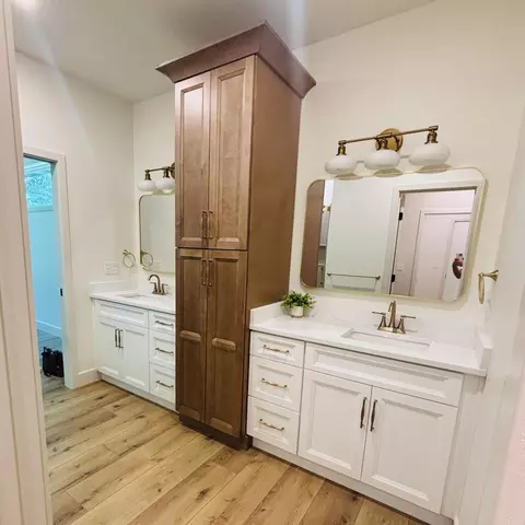 Bath - 3714 W Rosebrier Ct, Springfield, MO 65807 photo 1 of 4