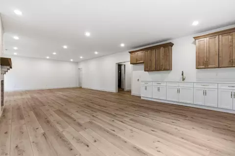 Living - 3714 W Rosebrier Ct, Springfield, MO 65807 photo 6 of 6