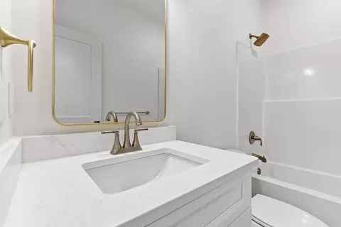 Bath - 3714 W Rosebrier Ct, Springfield, MO 65807 photo 2 of 3