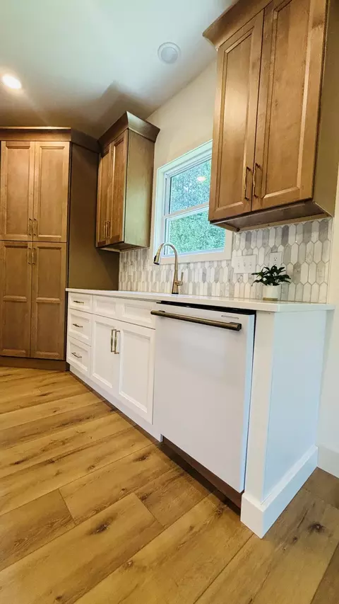 Kitchen - 3714 W Rosebrier Ct, Springfield, MO 65807 photo 4 of 8