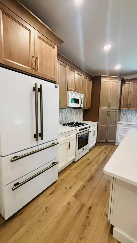 Kitchen - 3714 W Rosebrier Ct, Springfield, MO 65807 photo 6 of 8