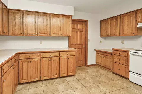 Kitchen - 470 Forest Dr, Marshfield, MO 65706 photo 4 of 8
