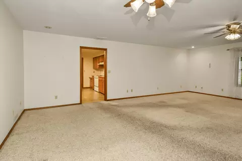 Living - 470 Forest Dr, Marshfield, MO 65706 photo 4 of 5