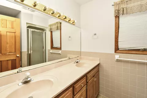 Bath - 470 Forest Dr, Marshfield, MO 65706 photo 2 of 5