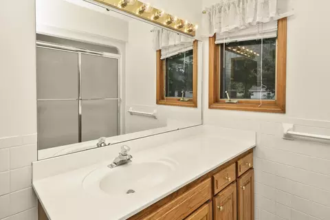Bath - 470 Forest Dr, Marshfield, MO 65706 photo 5 of 5