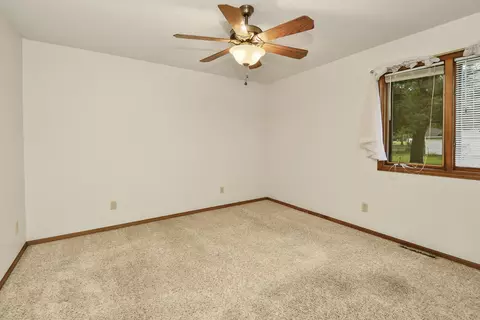 Bedroom - 470 Forest Dr, Marshfield, MO 65706 photo 6 of 7